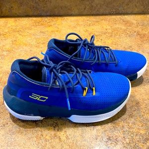 Youth size 6 Steph Curry shoes